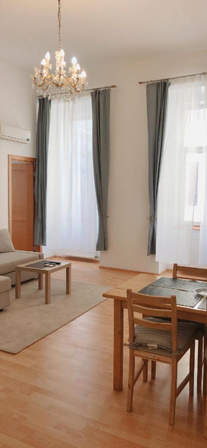 W&B Elegant Apartment Near the Zsinagógák Budapeste Exterior foto